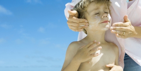 Elegir una buena crema solar para la playa