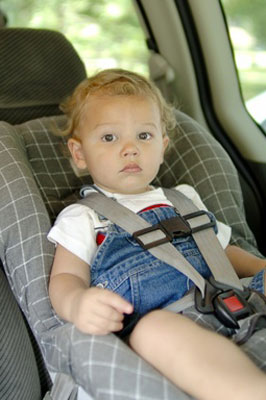 Bebés olvidados dentro del coche. Cuidados y consejos para evitarlo