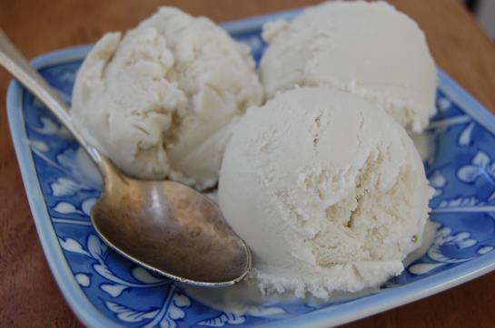 Helado de vainilla con leche de soya para niños alérgicos a la proteína de la leche