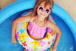 Juegos de agua para aguantar el calor con los peques